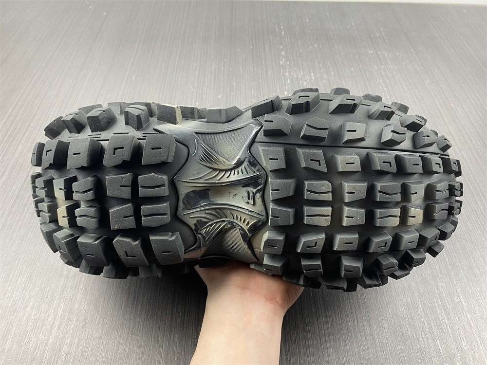 Ba*len*cia*ga defender sneaker