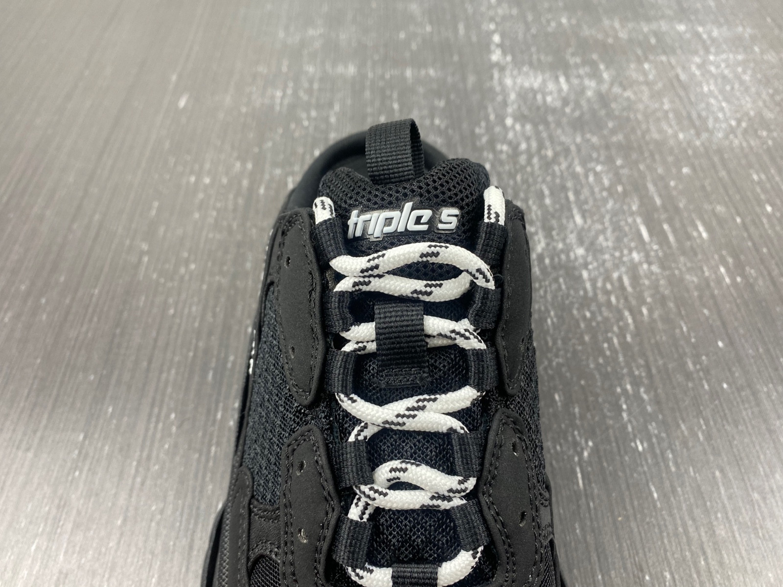 Ba*len*cia*ga triple s