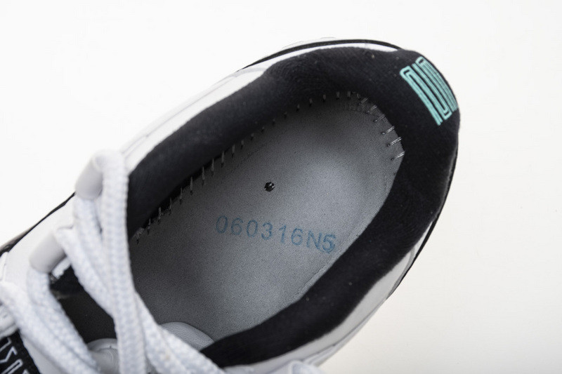 air jordan 11 low "emerald" 528895-145