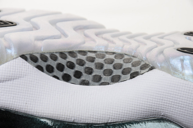 air jordan 11 low "emerald" 528895-145