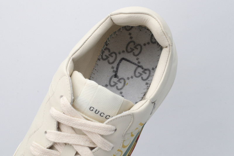 G*u*i ace embroidered low-top sneaker white with print
