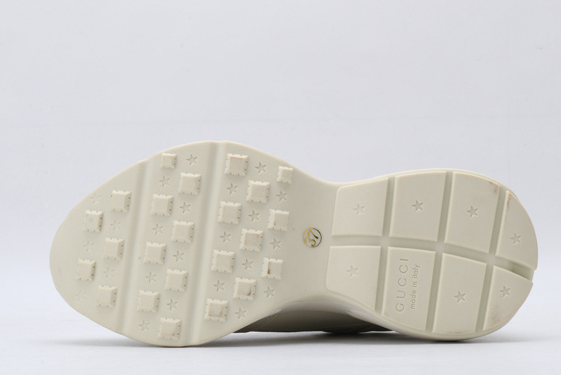 G*u*i ace embroidered low-top sneaker white with print