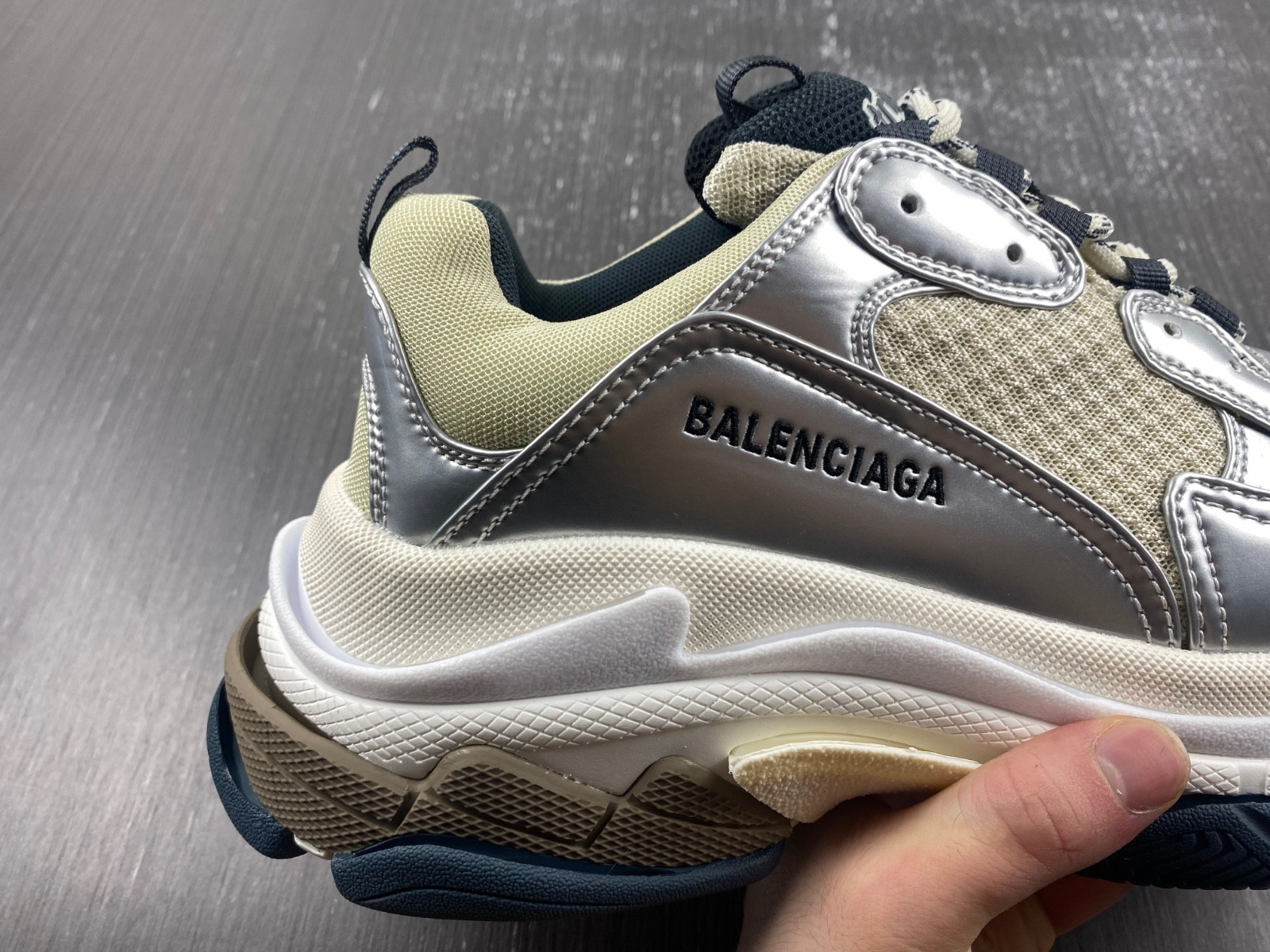 Ba*len*cia*ga triple s