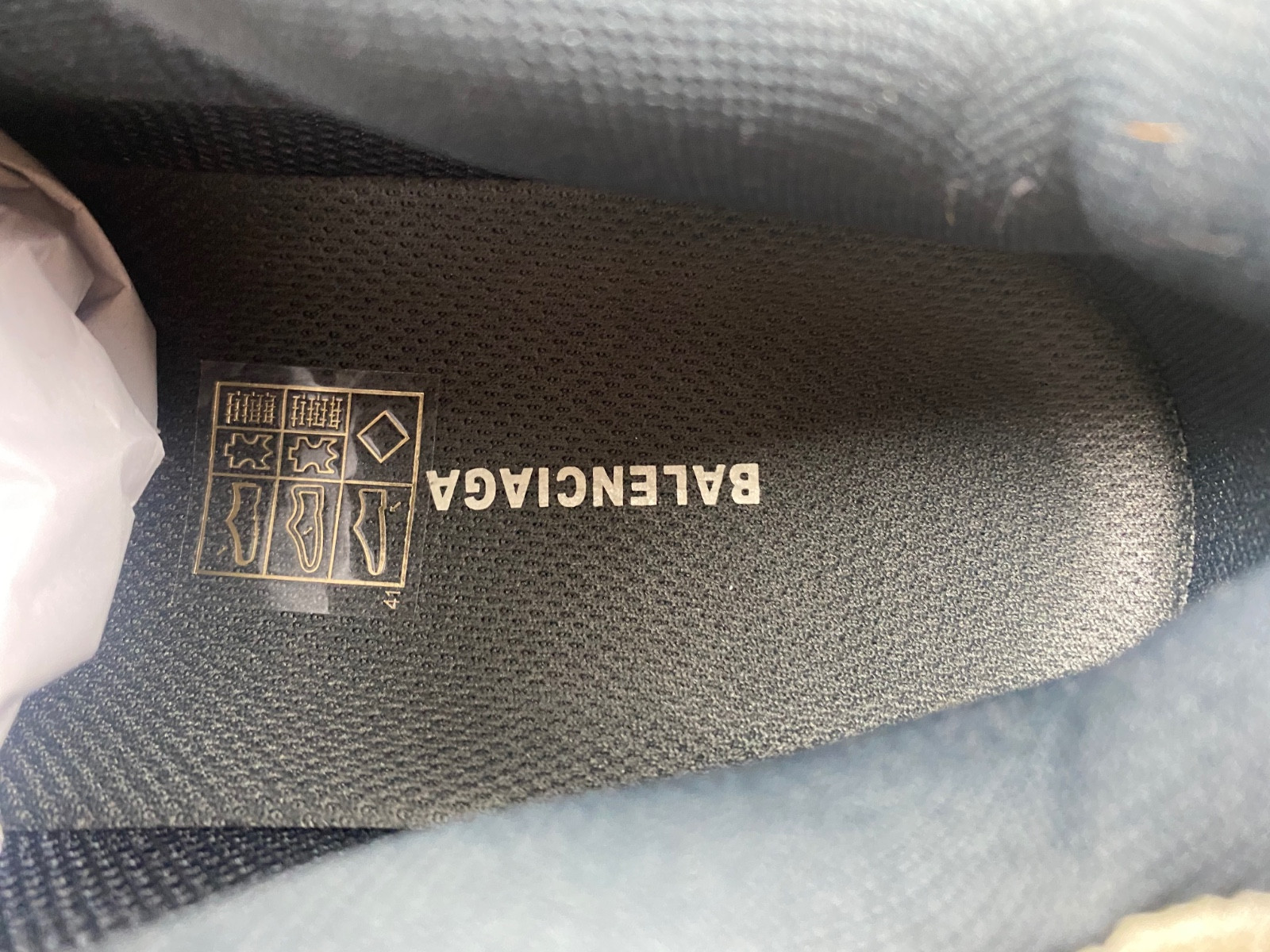 Ba*len*cia*ga triple s