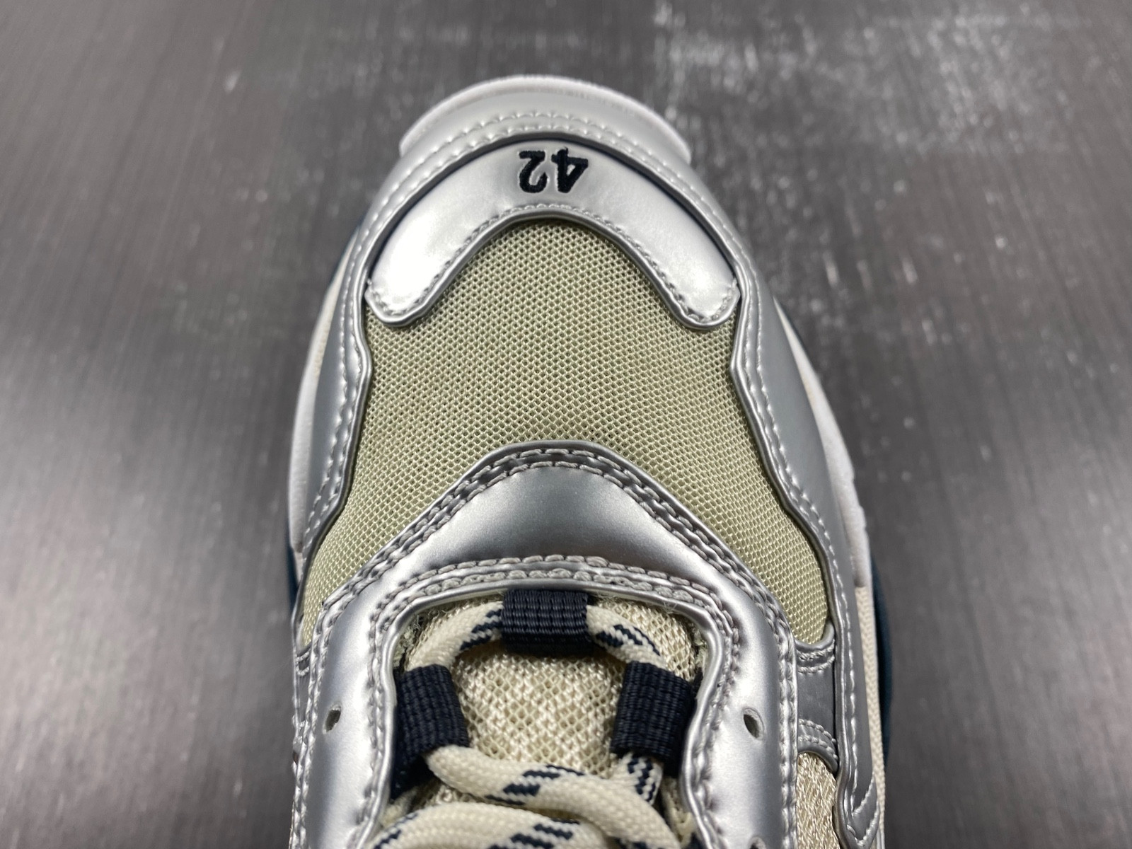 Ba*len*cia*ga triple s