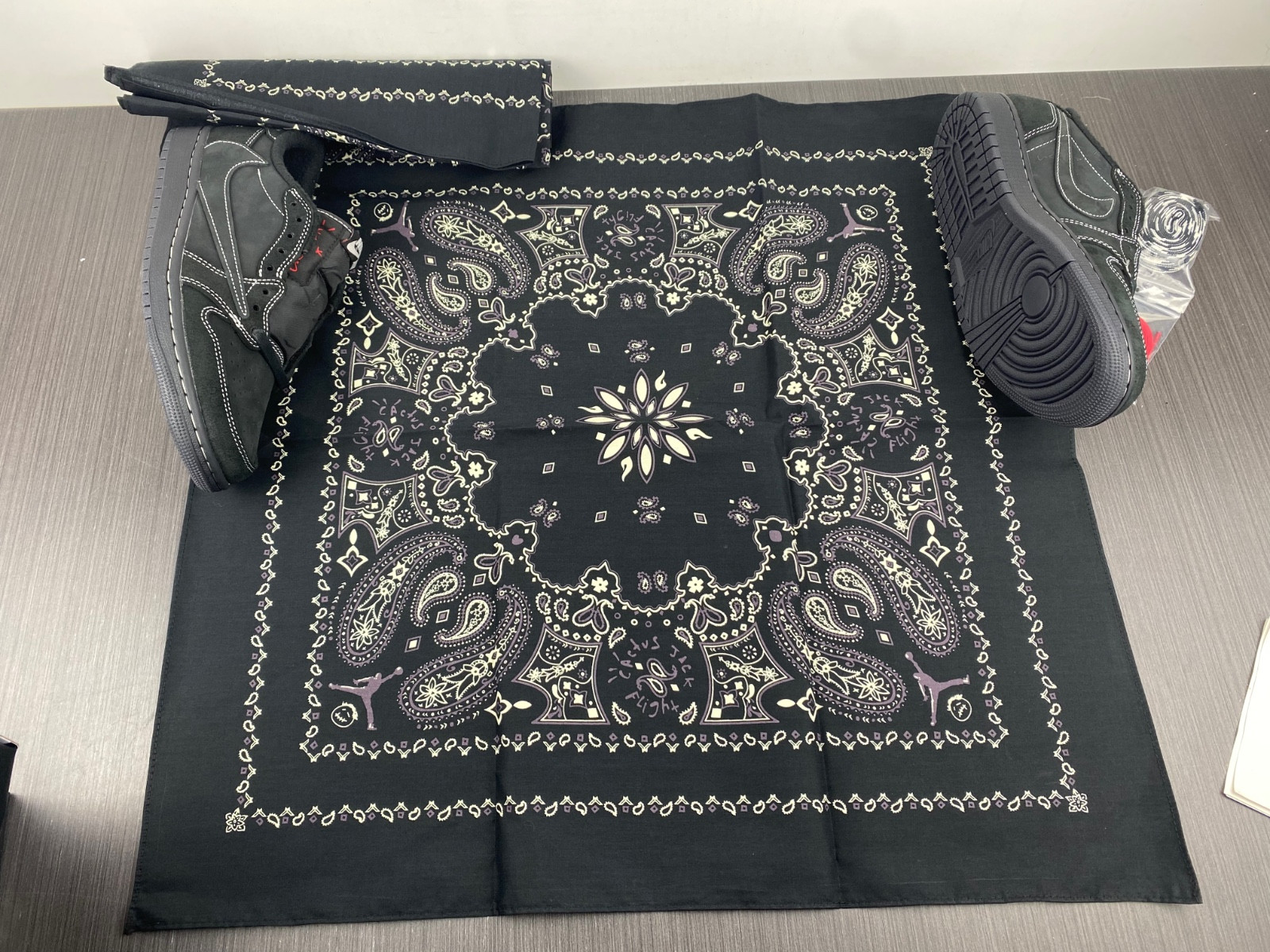 ravis scott x air jordan 1 low “black phanT0m” dm7866-001