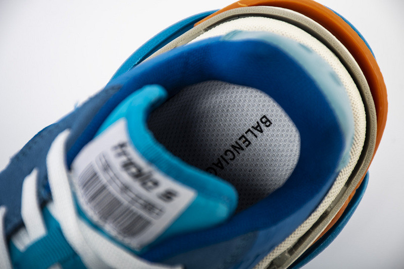 Ba*len*cia*ga triple s trainers