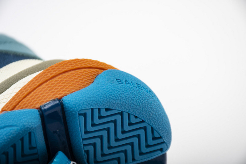 Ba*len*cia*ga triple s trainers