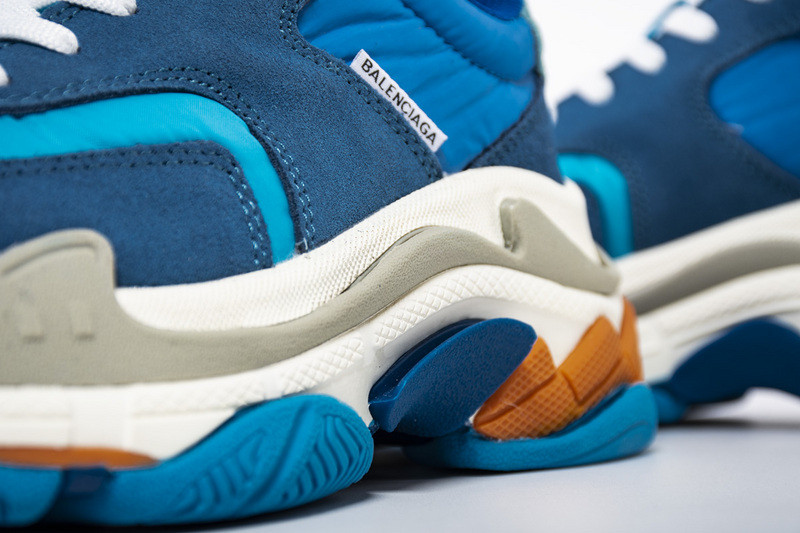 Ba*len*cia*ga triple s trainers