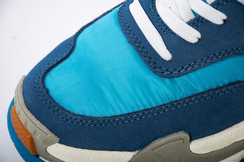 Ba*len*cia*ga triple s trainers