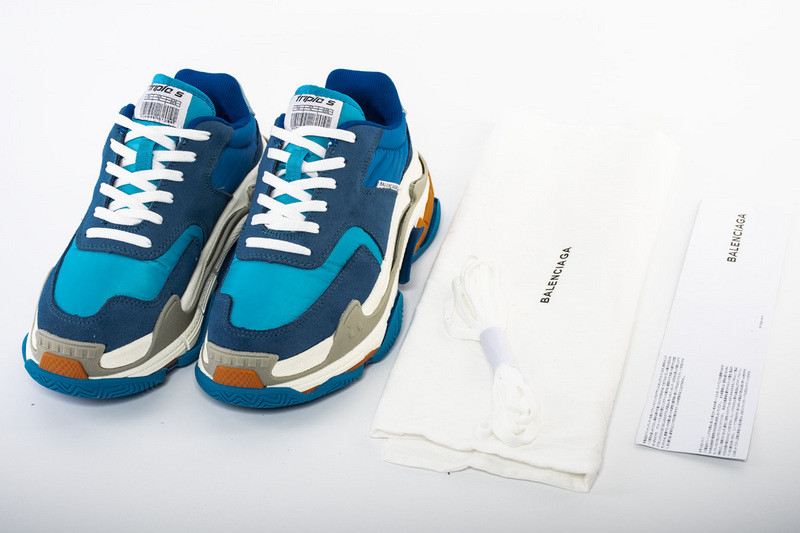 Ba*len*cia*ga triple s trainers