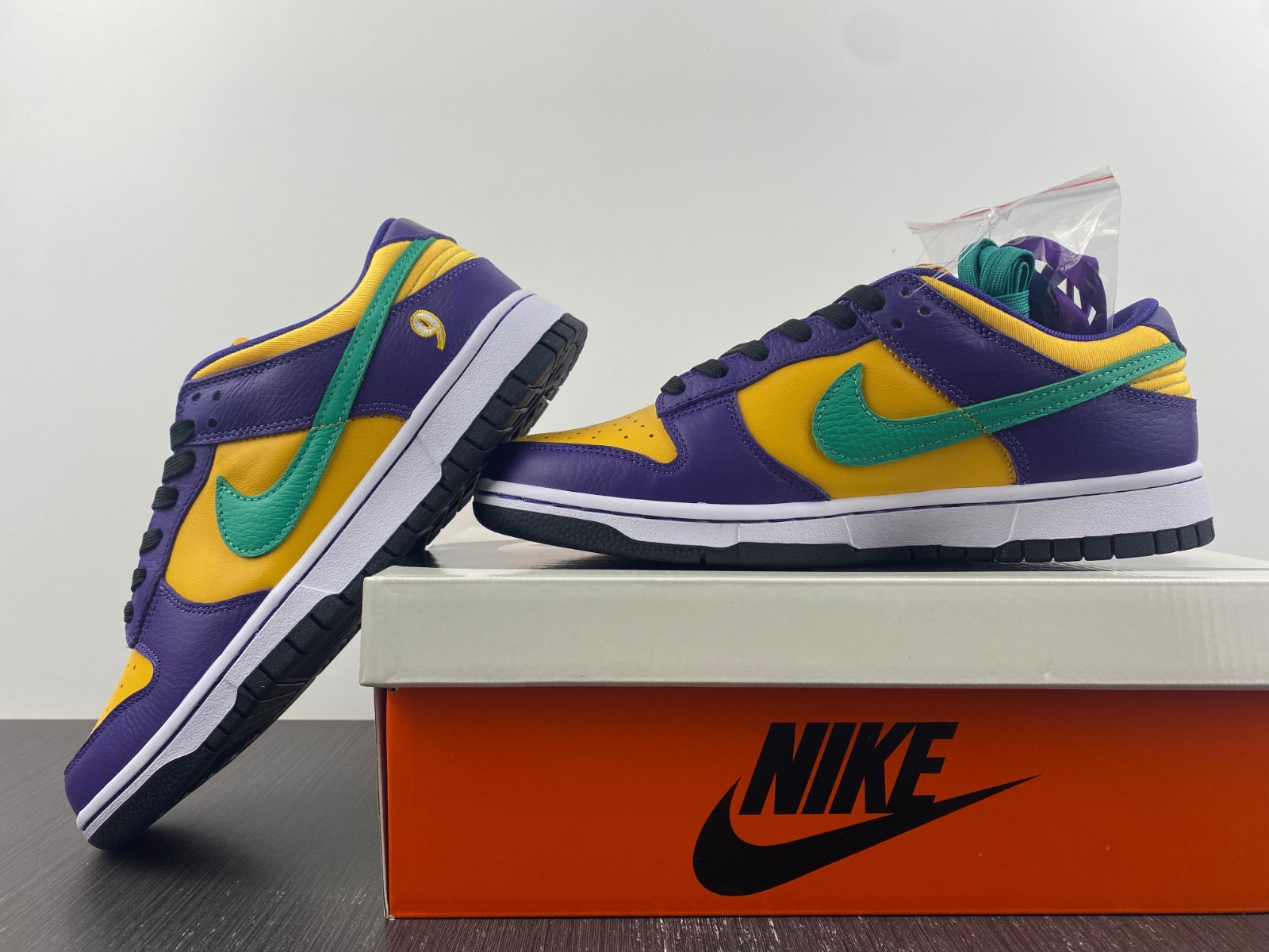nike dunk low lx lisa leslie (w) - do9581-500