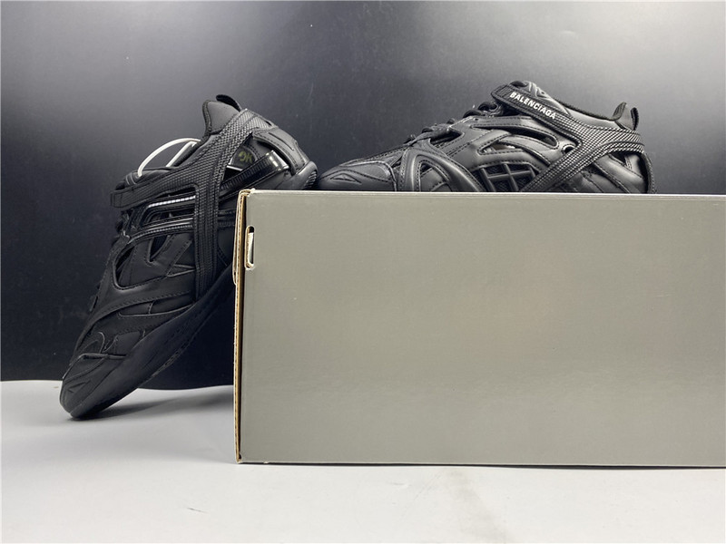 Ba*len*cia*ga track 6.0