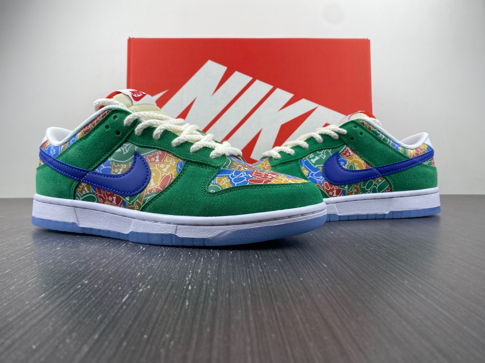 nike dunk low foam finger dz5184-300