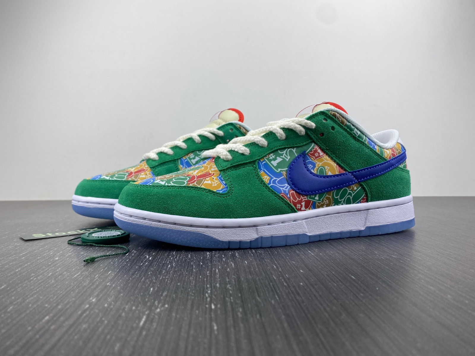 nike dunk low foam finger dz5184-300