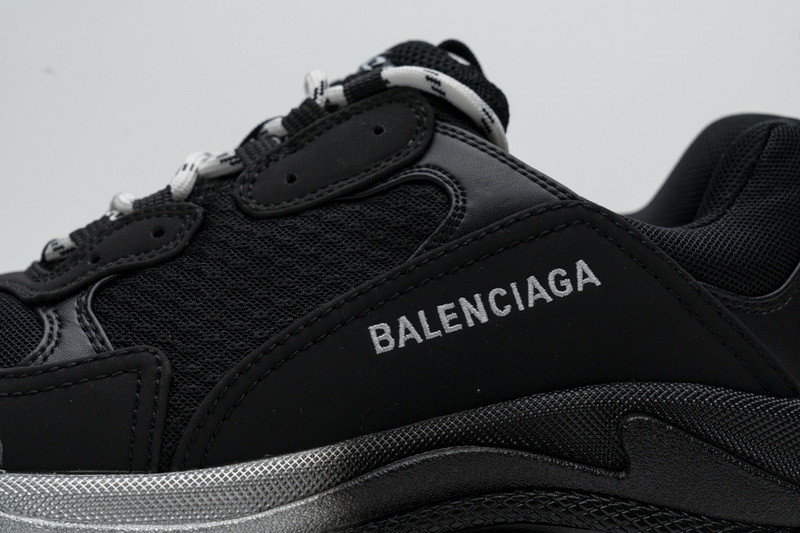 Ba*len*cia*ga triple s