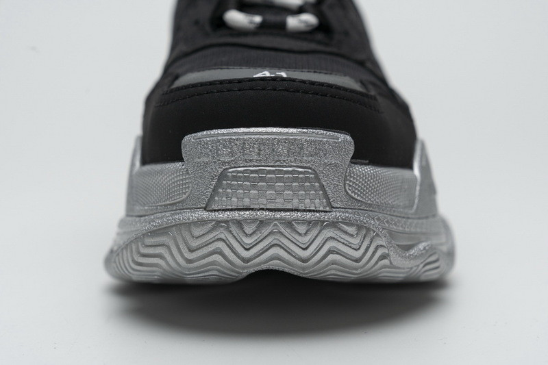 Ba*len*cia*ga triple s