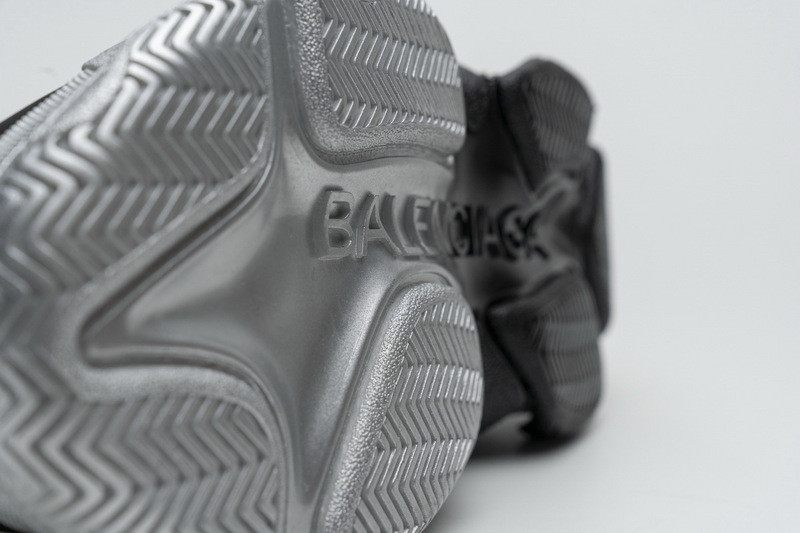 Ba*len*cia*ga triple s