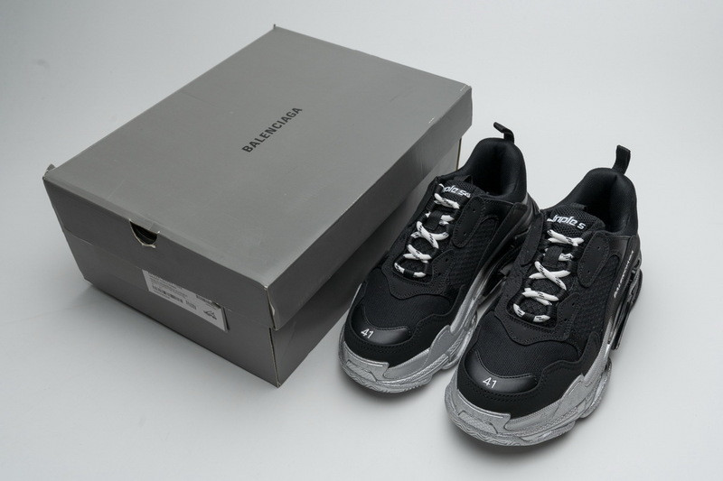 Ba*len*cia*ga triple s