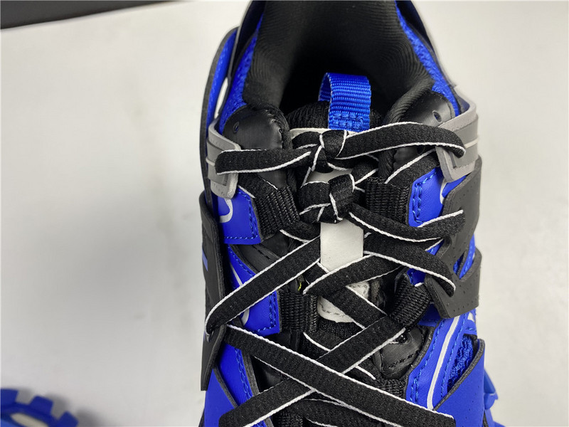 Ba*len*cia*ga track blue & black color