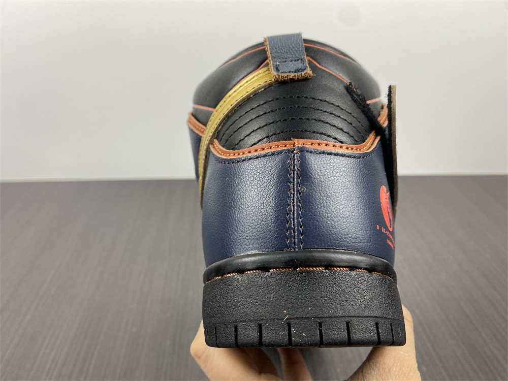 gundam x nike sb dunk high "banshee" dh7717-400