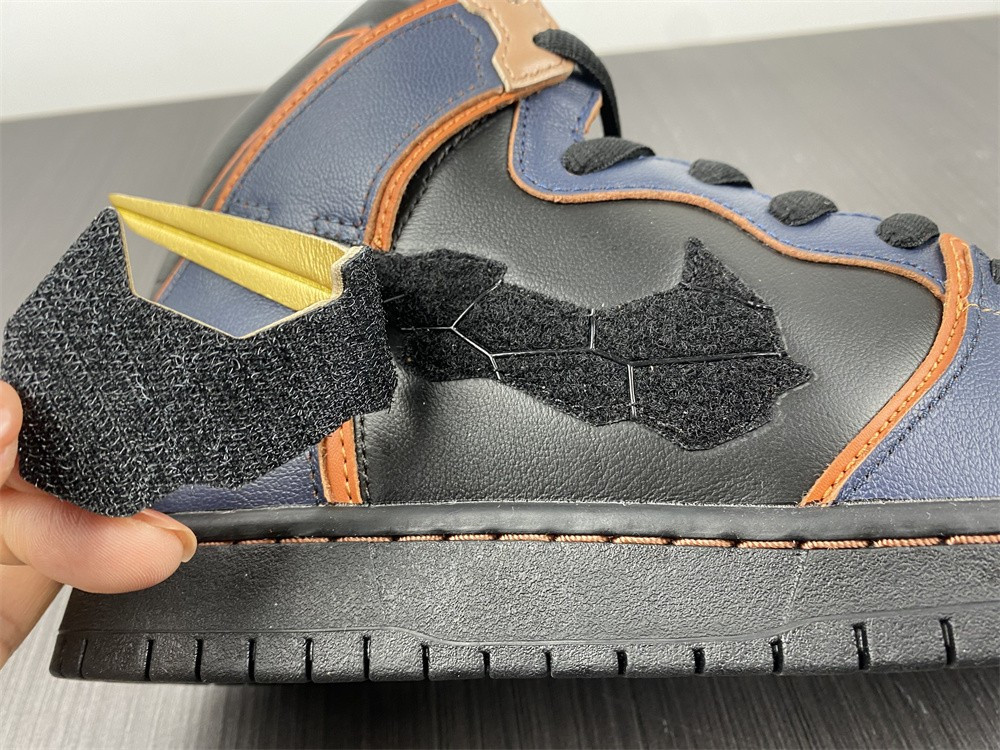 gundam x nike sb dunk high "banshee" dh7717-400