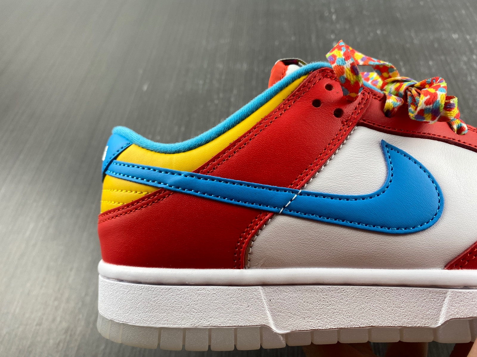 nike dunk low qs lebron james fruity pebbles dh8009-600