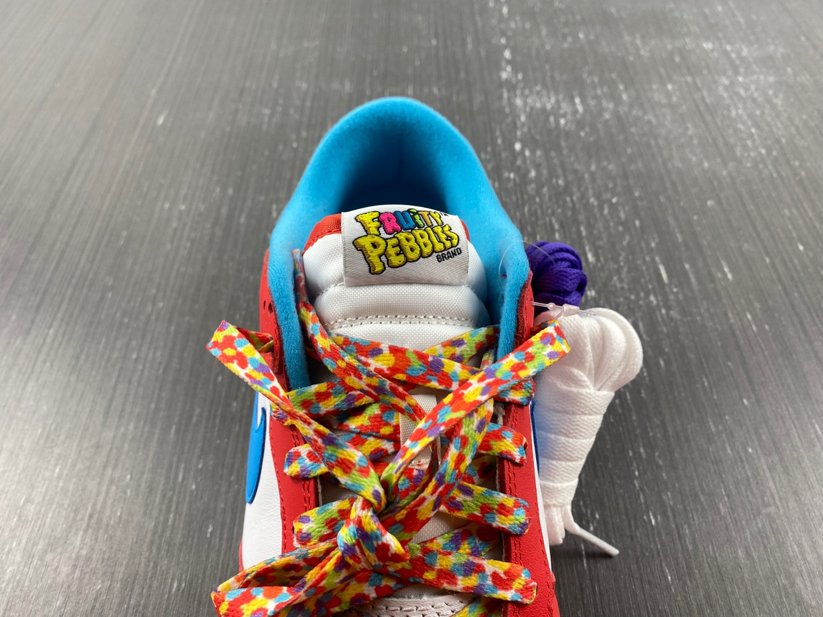 nike dunk low qs lebron james fruity pebbles dh8009-600