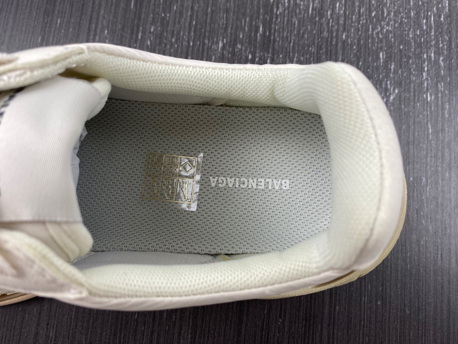 Ba*len*cia*ga triple s