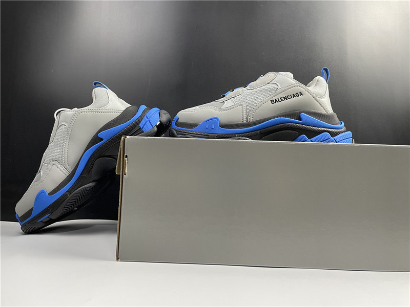 Ba*len*cia*ga triple s