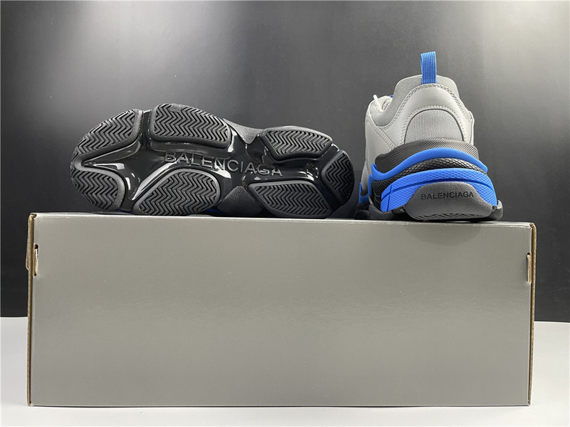 Ba*len*cia*ga triple s