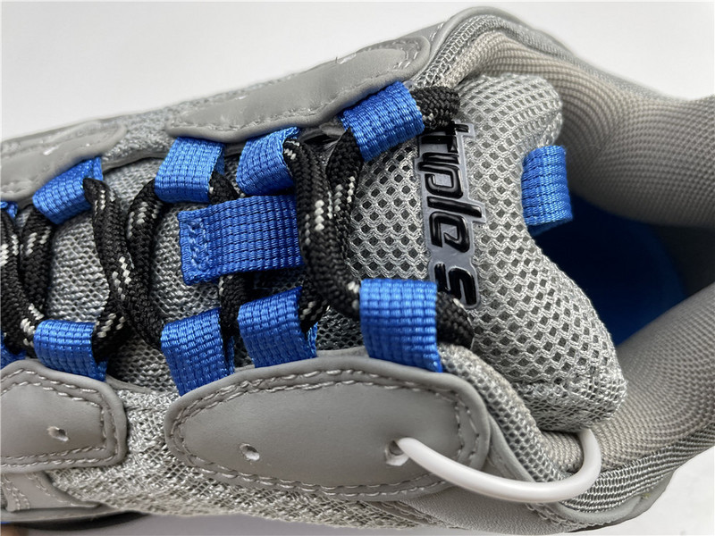 Ba*len*cia*ga triple s