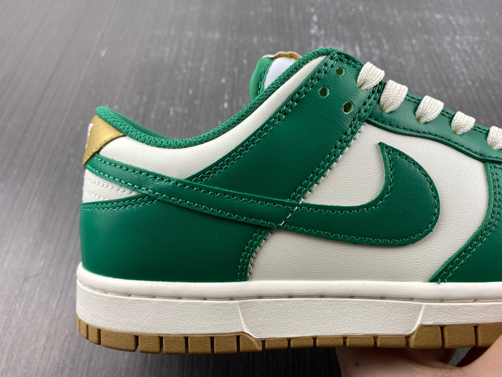 nike dunk low malachite university gold (w) fb7173-131