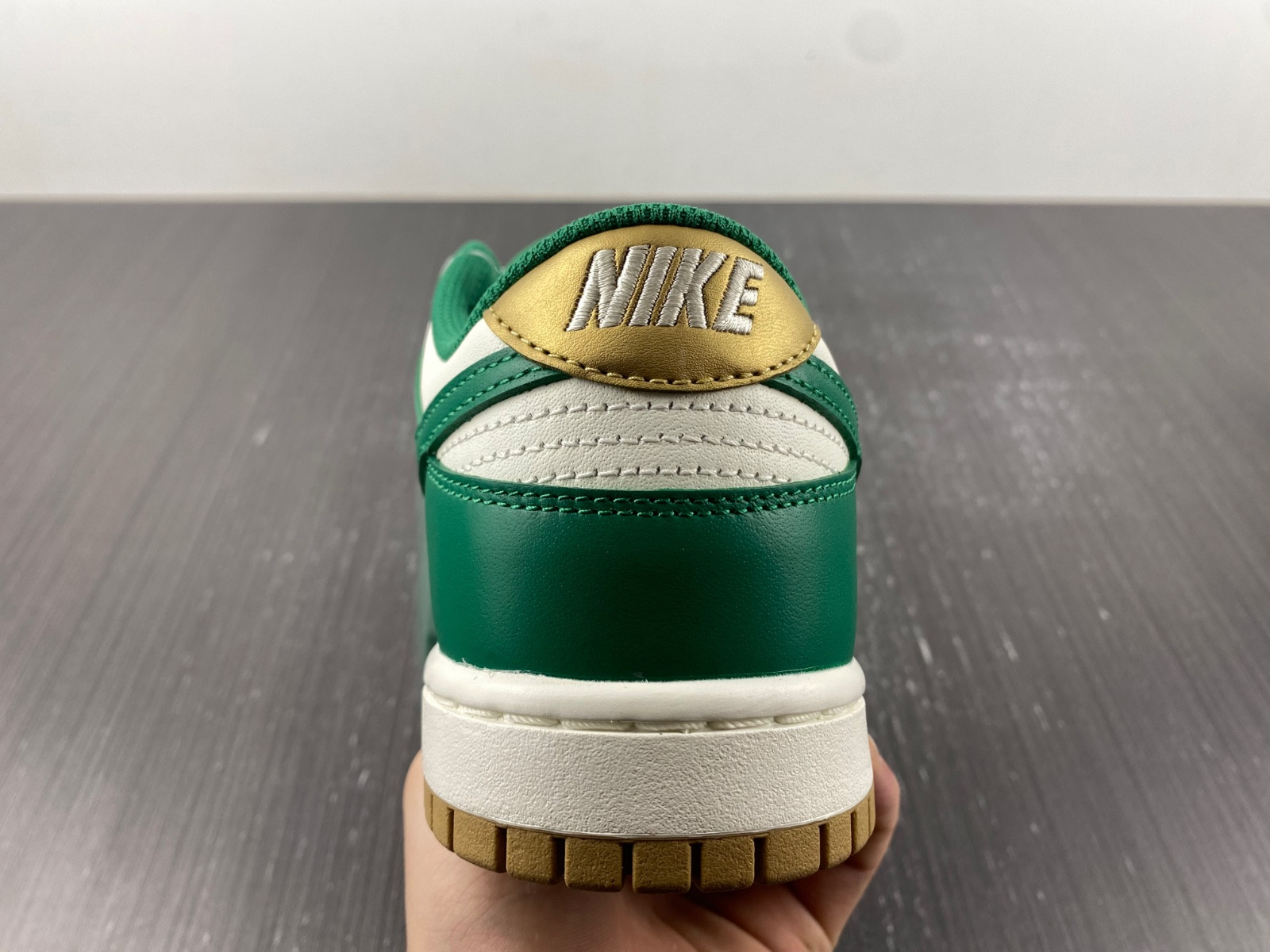 nike dunk low malachite university gold (w) fb7173-131