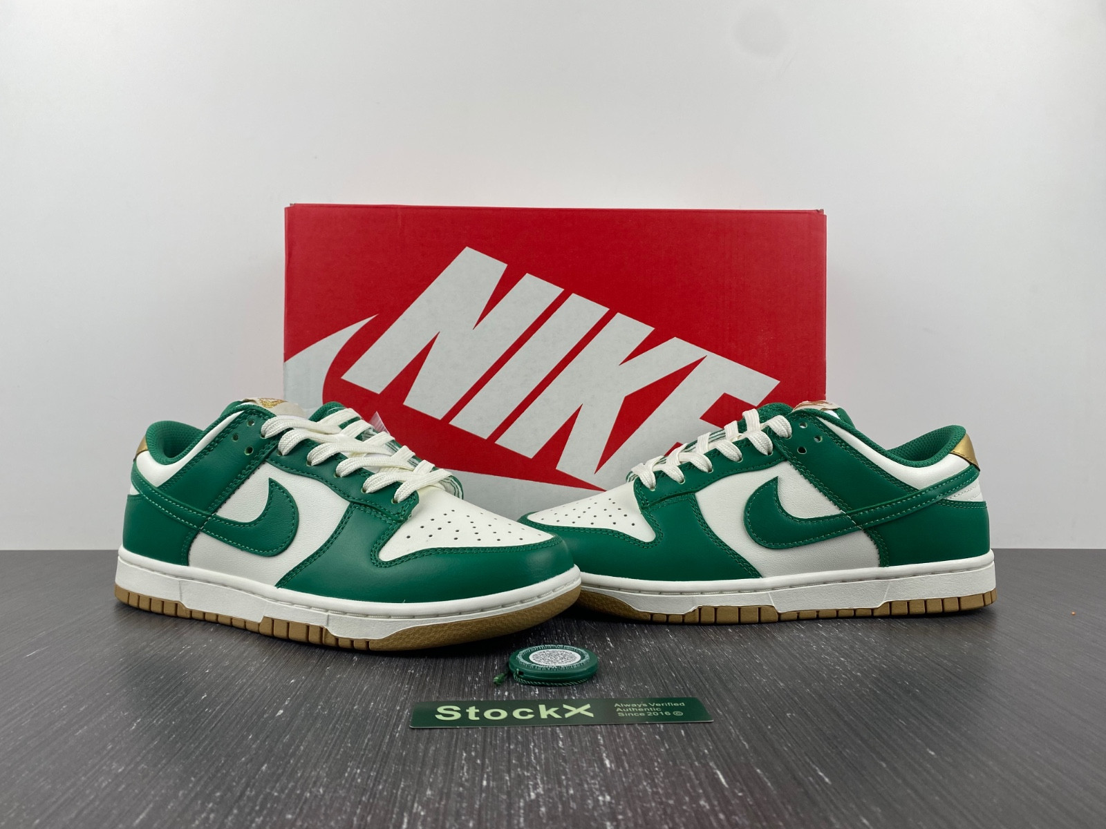 nike dunk low malachite university gold (w) fb7173-131