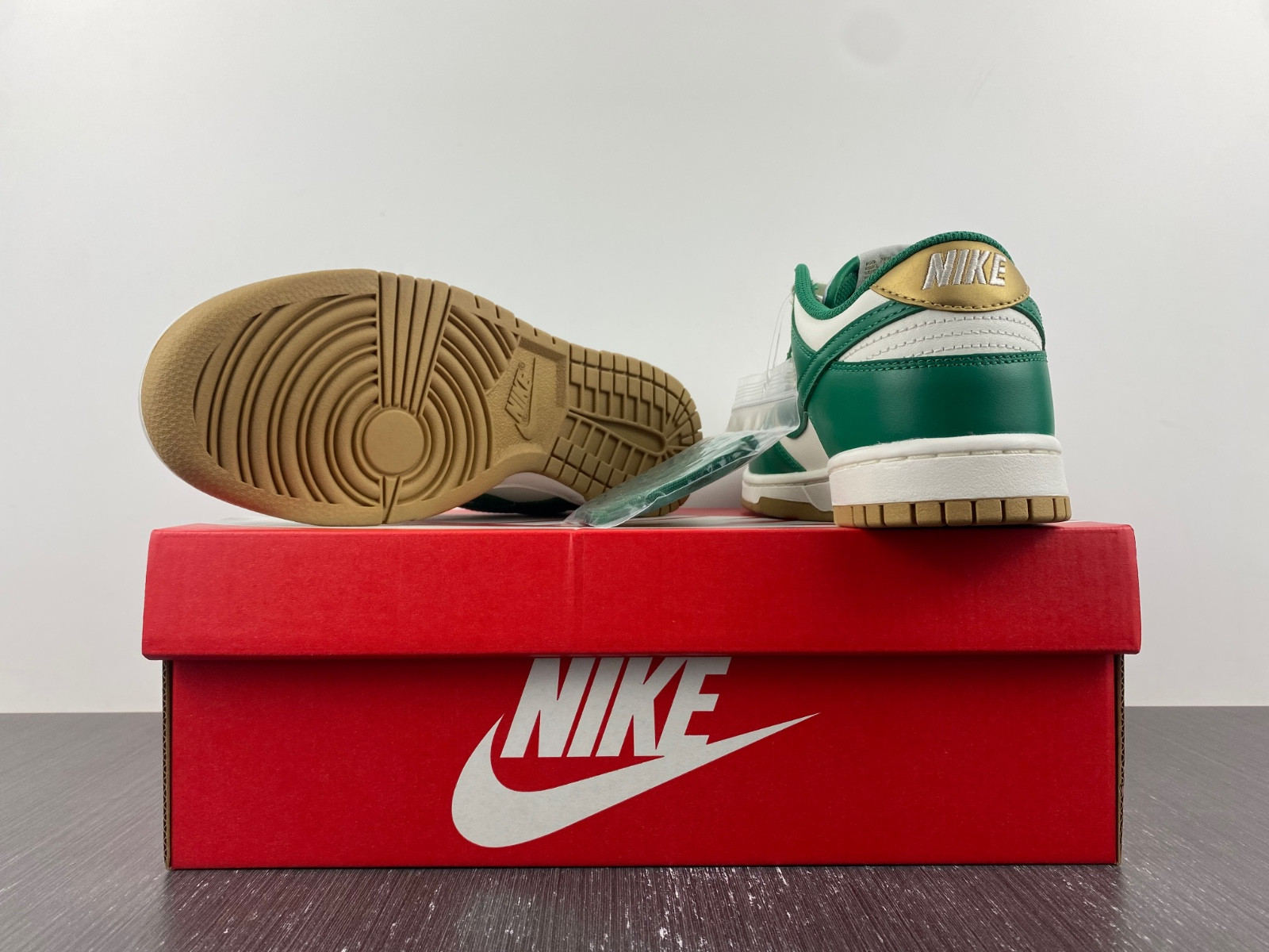 nike dunk low malachite university gold (w) fb7173-131