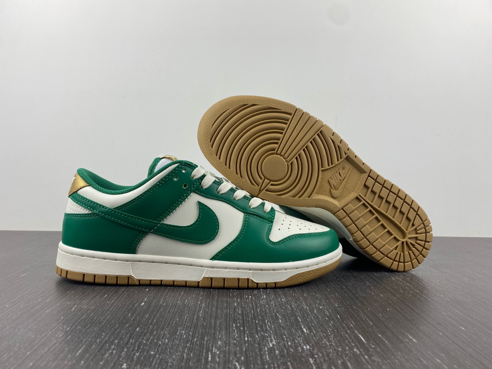 nike dunk low malachite university gold (w) fb7173-131