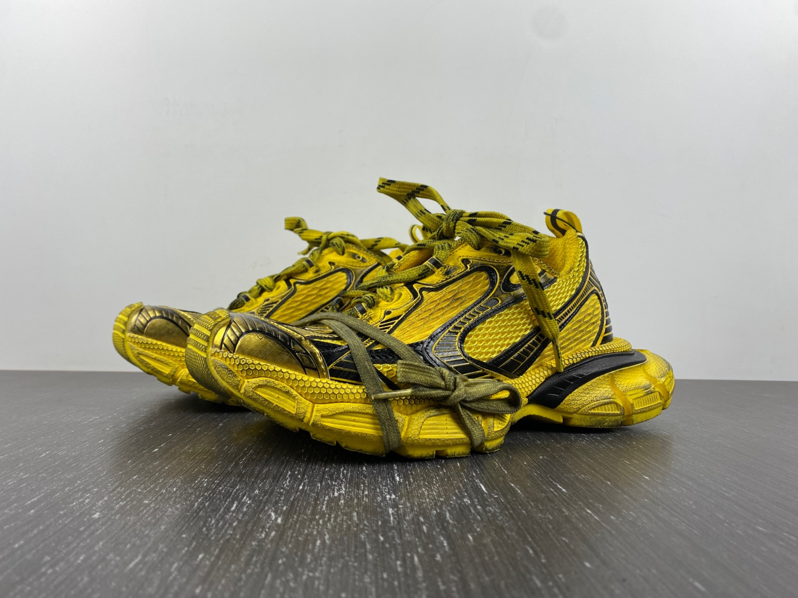 Ba*len*cia*ga men''s 3xl sneaker dirty