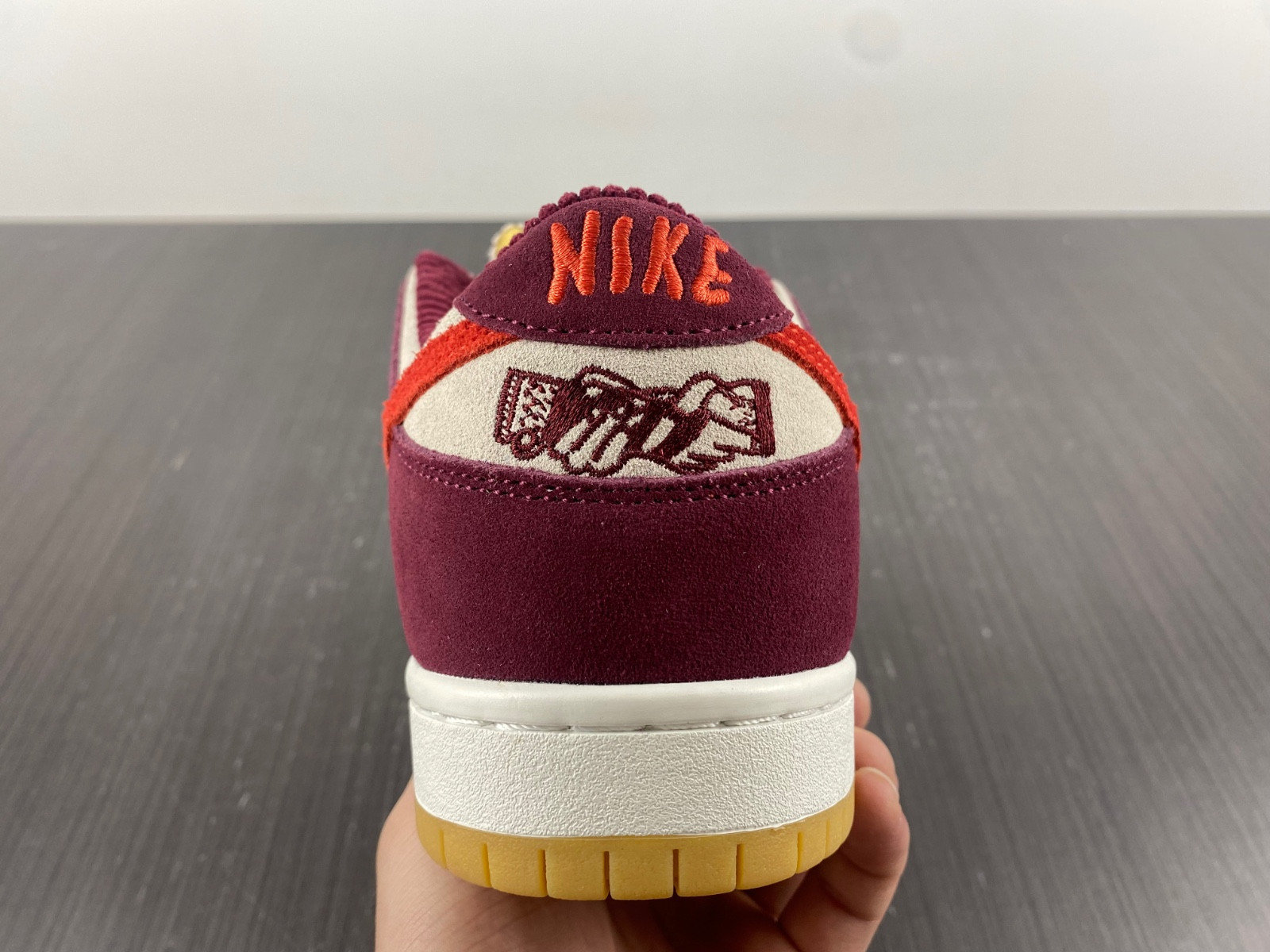 nike sb dunk low "skate like a girl dx4589-600