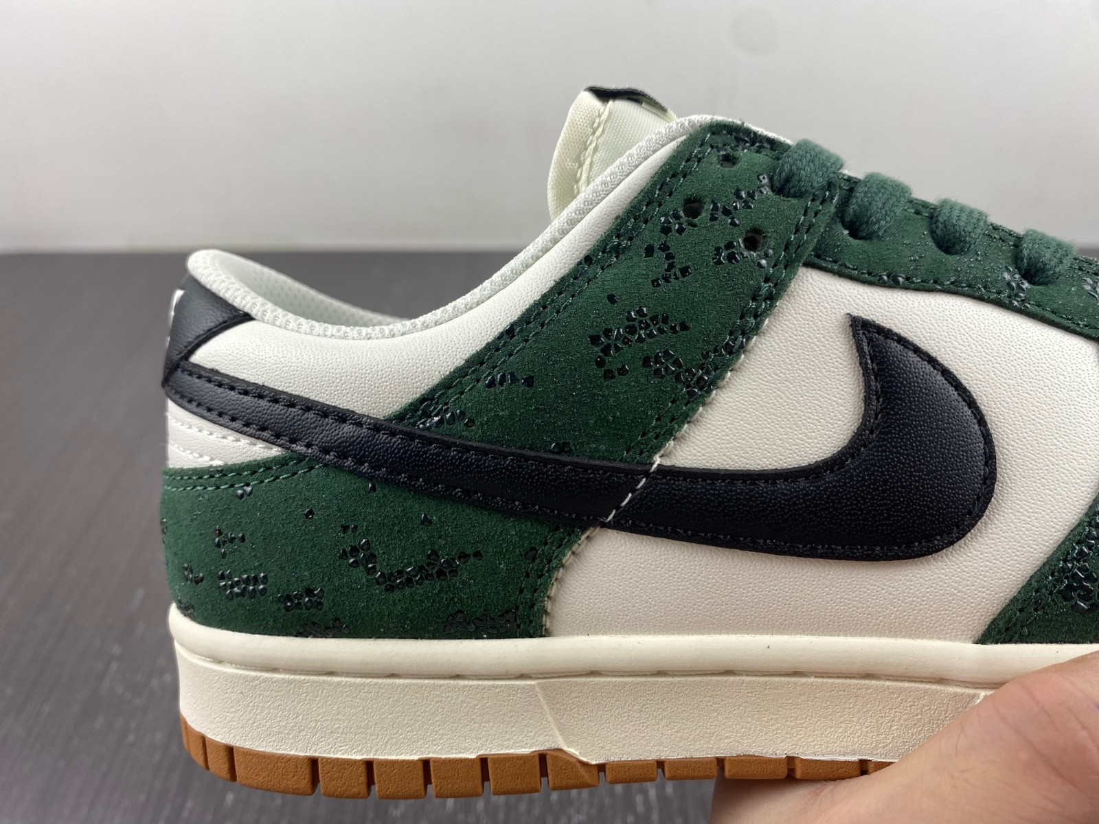 nike dunk low green snake fq8893-397