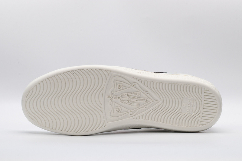 G*u*i ace embroidered low-top sneaker white with snake