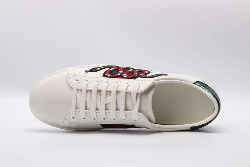 G*u*i ace embroidered low-top sneaker white with snake