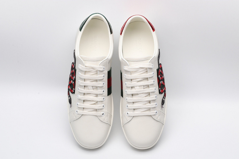 G*u*i ace embroidered low-top sneaker white with snake