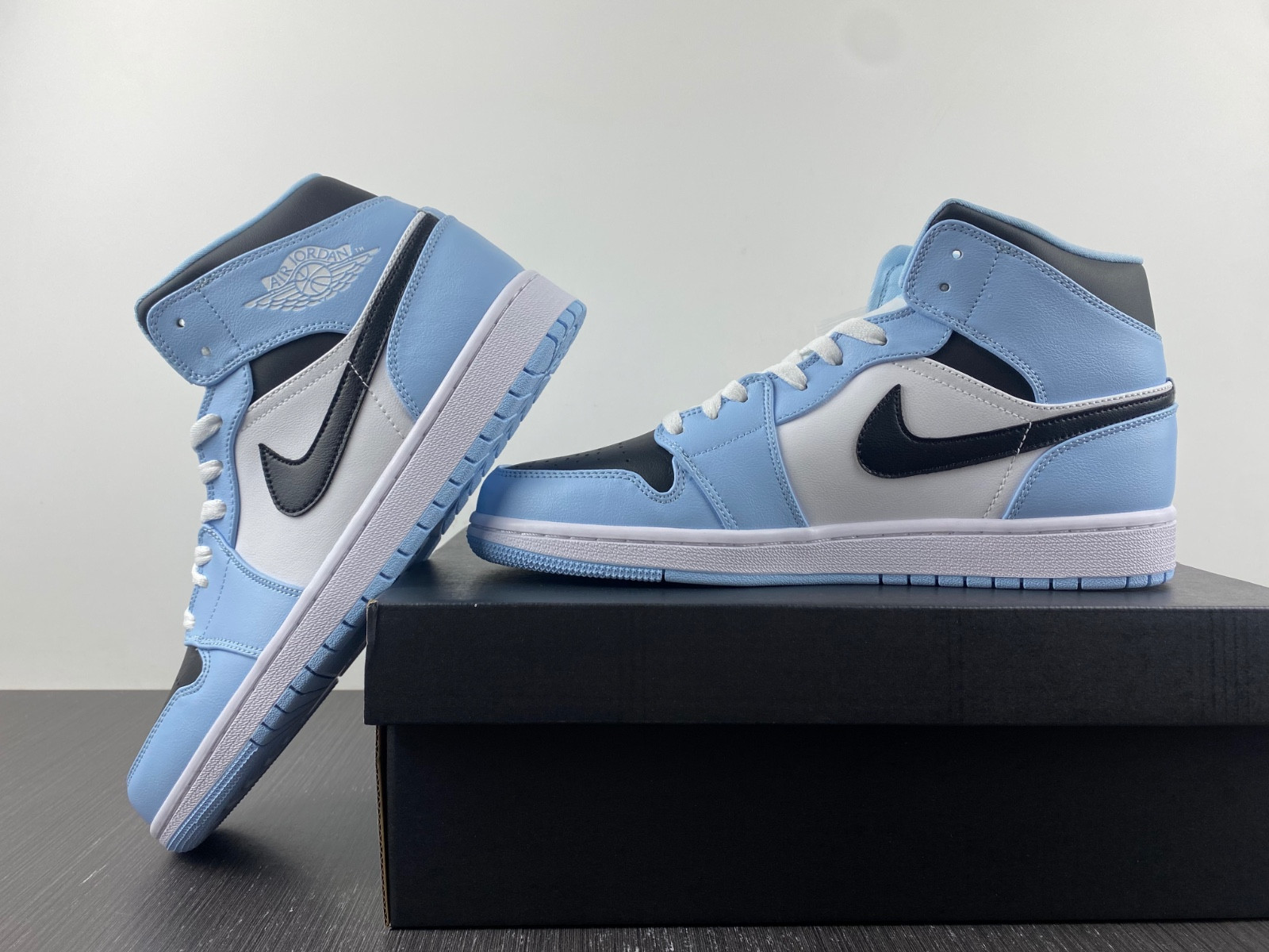 air jordan 1 mid gs ice blue 555112-401