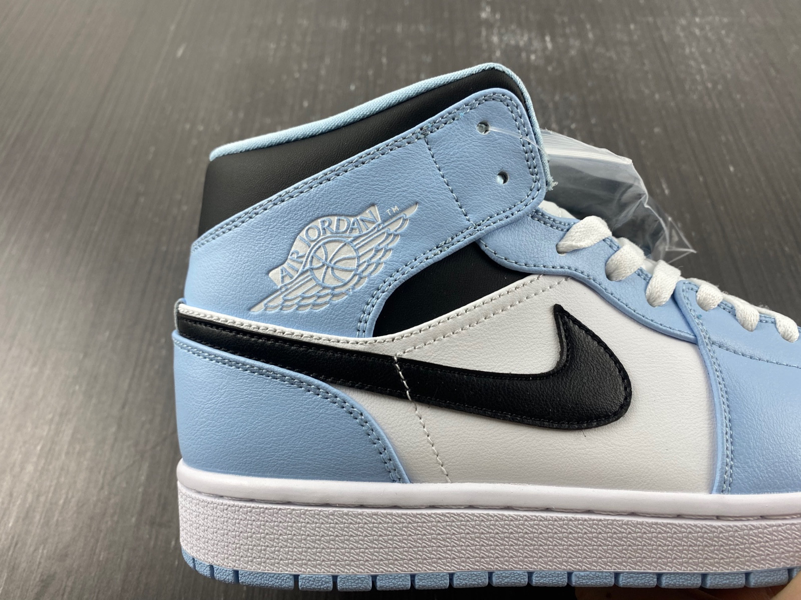 air jordan 1 mid gs ice blue 555112-401