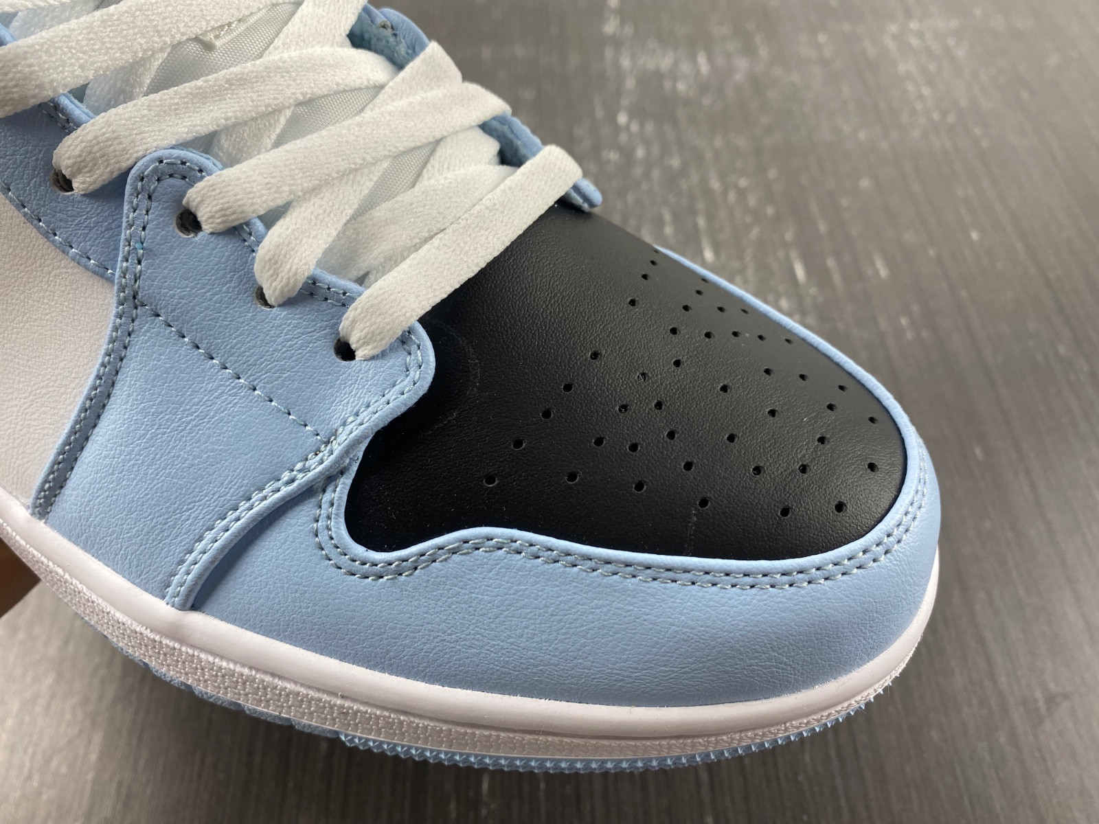 air jordan 1 mid gs ice blue 555112-401