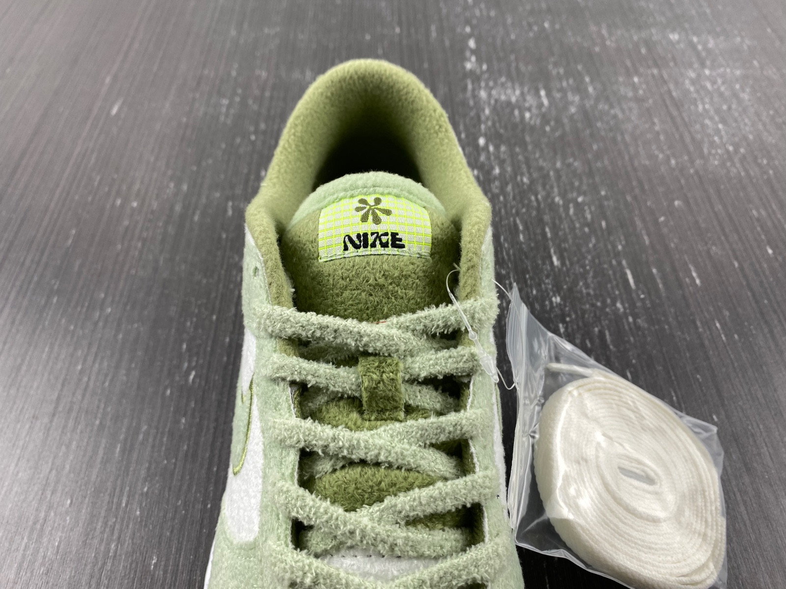 nike dunk low se fleece pack honeydew (w) dq7579-300