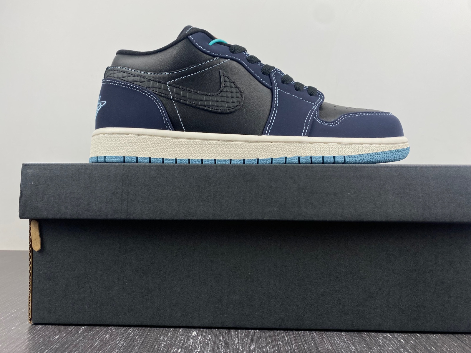 air jordan 1 low navy black snakeskin fj5478-010