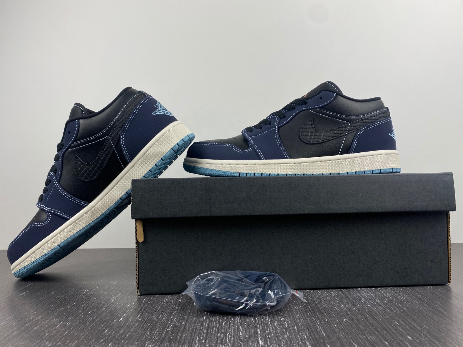 air jordan 1 low navy black snakeskin fj5478-010