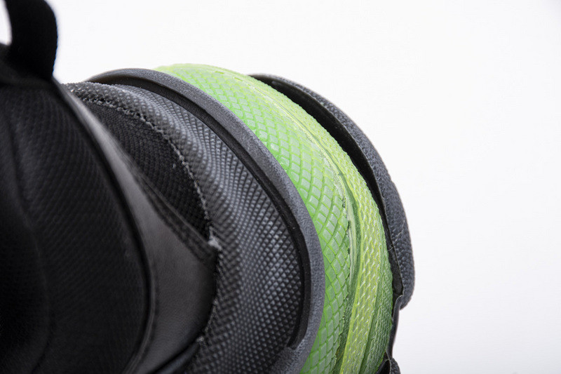 Ba*len*cia*ga triple s